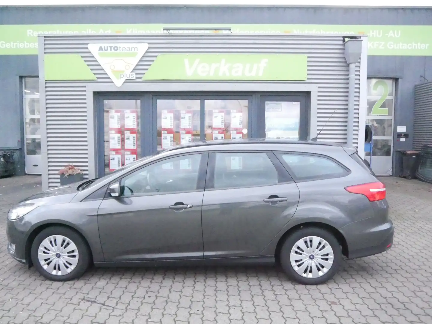 Ford Focus Trend *NAVI*Familien Fahrzeug* Gris - 1