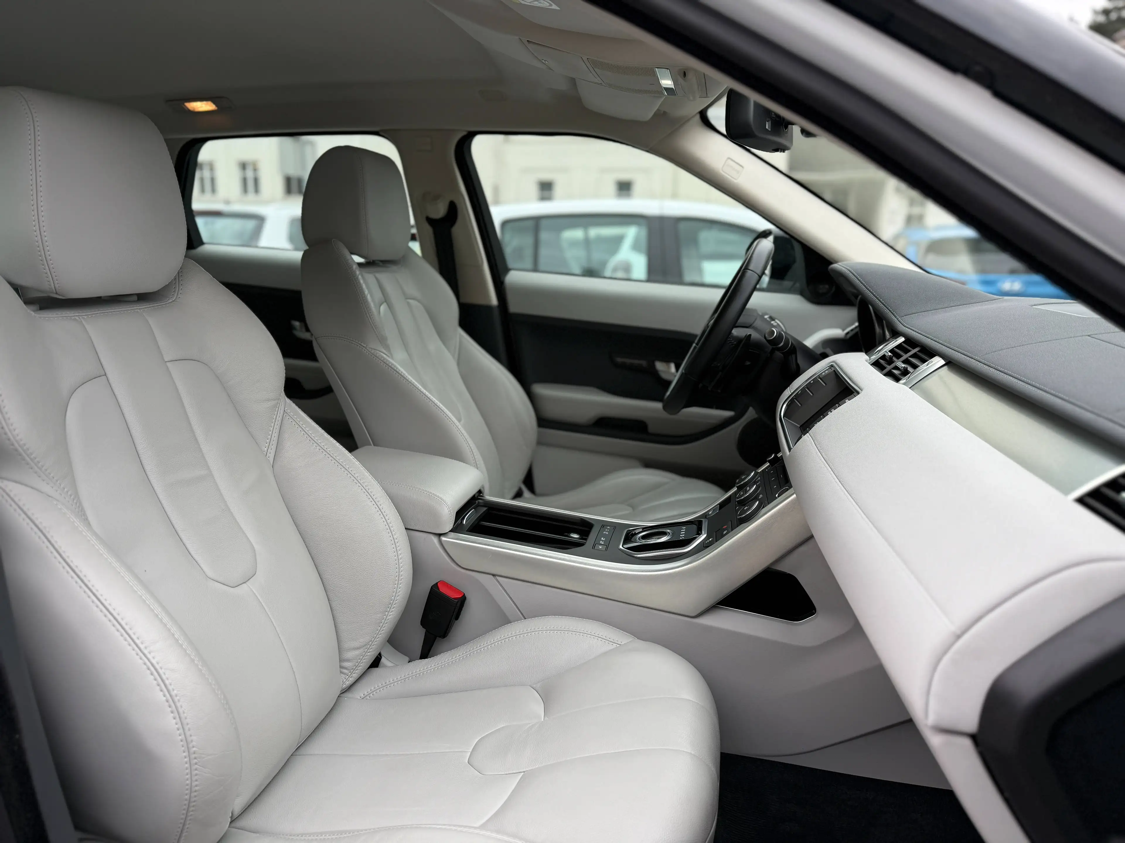 Land Rover Range Rover Evoque 2.2 TD4 Automatik Allrad | NUR 89.000 KM | TÜV NEU | — photo 10