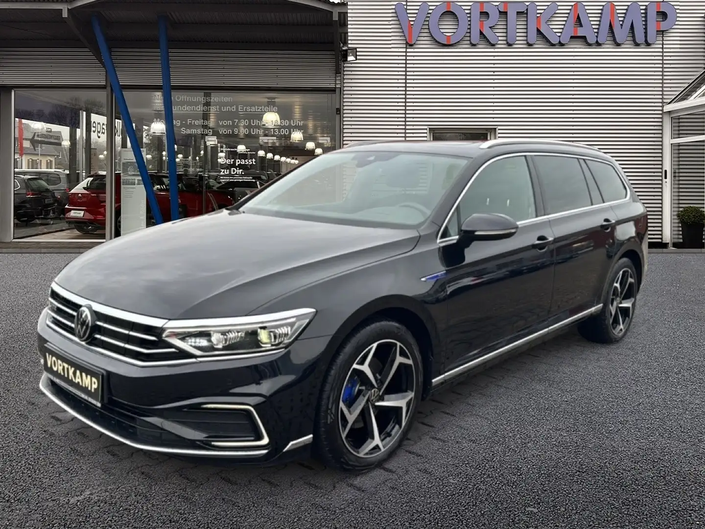 Volkswagen Passat Variant GTE AHK/Pano/StdHzg/Memory Schwarz - 2