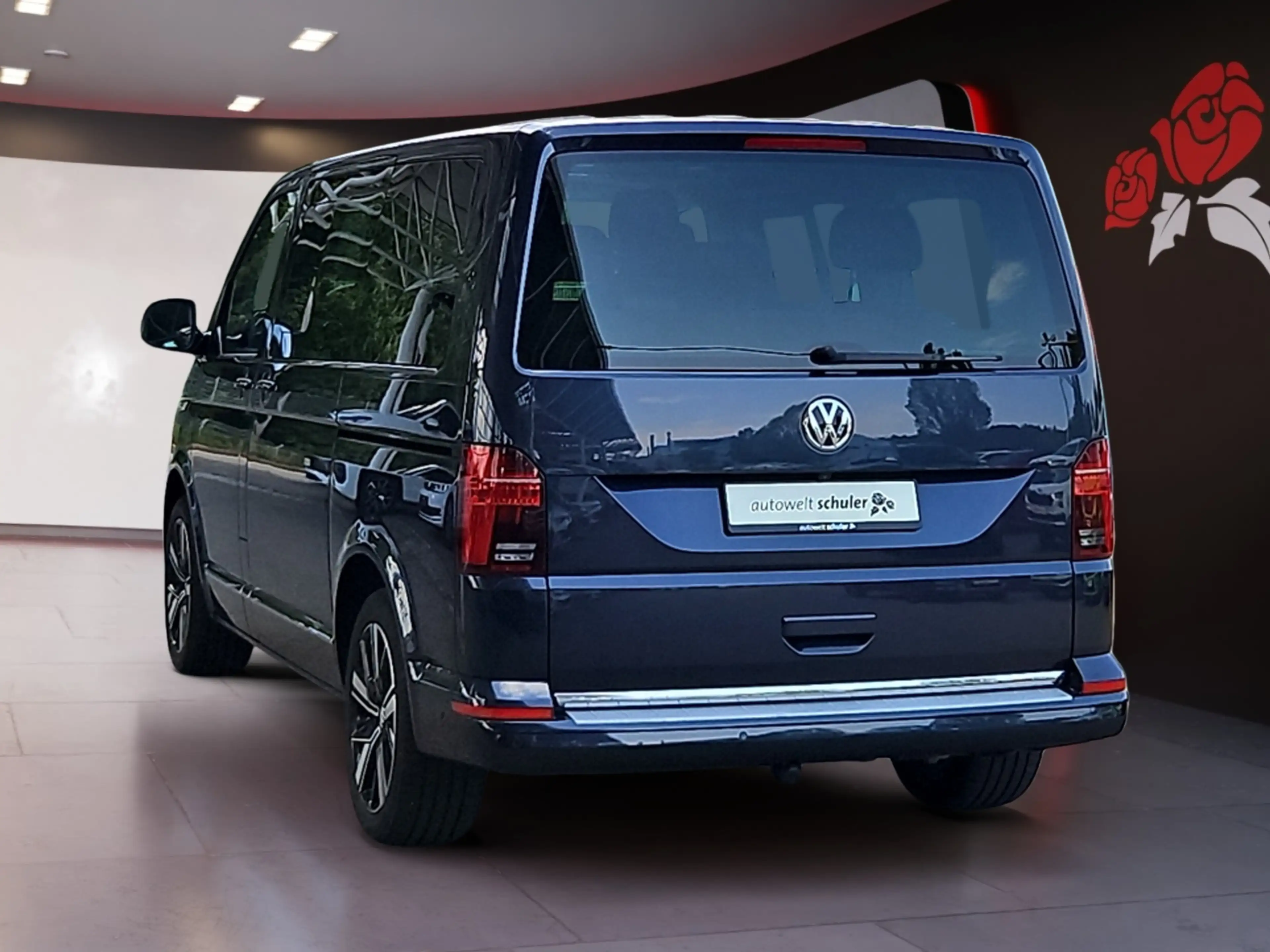 Volkswagen T6.1 Multivan 2,0 TDI DSG 4motion Highline — photo 4