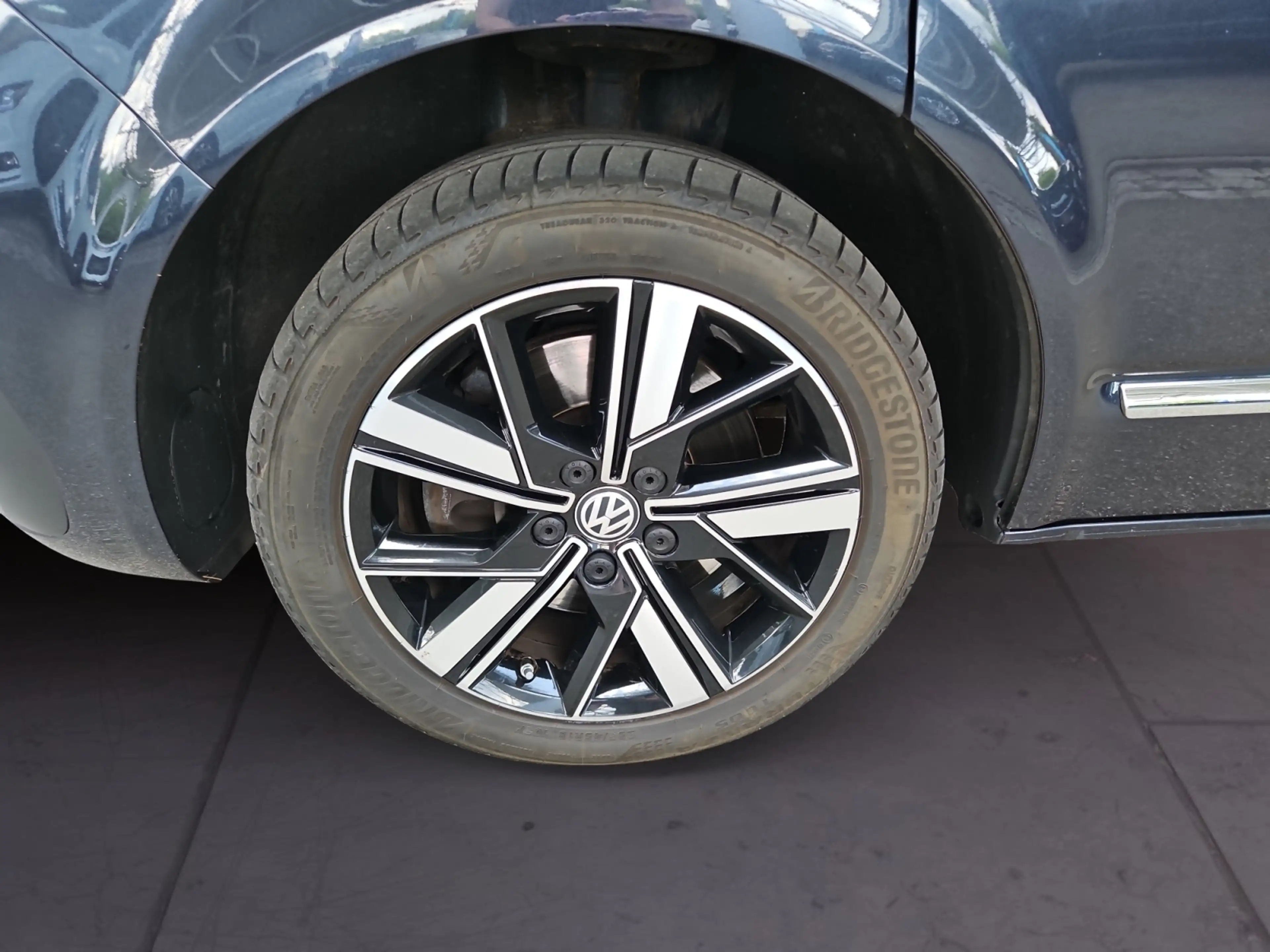 Volkswagen T6.1 Multivan 2,0 TDI DSG 4motion Highline — photo 7