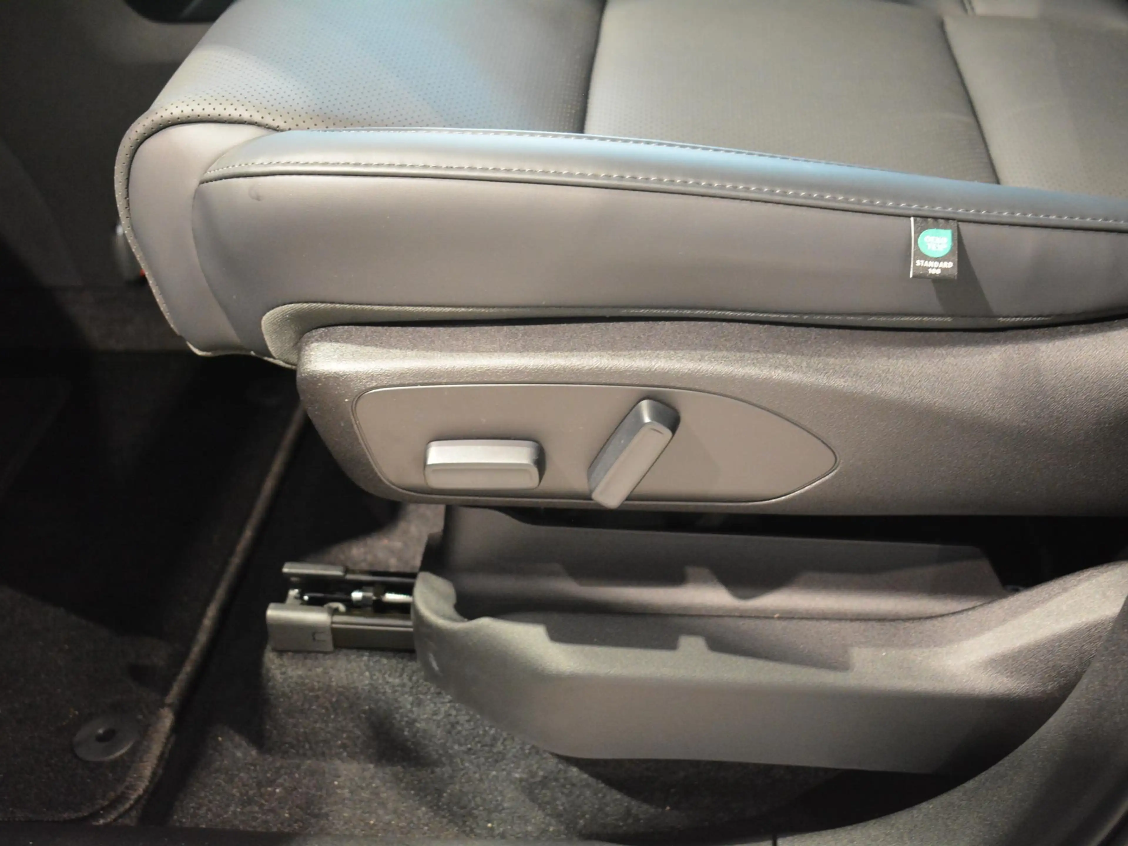 Leapmotor C10 Design Pro 69.9 kWh | Lederen interieur | Navigati — photo 15