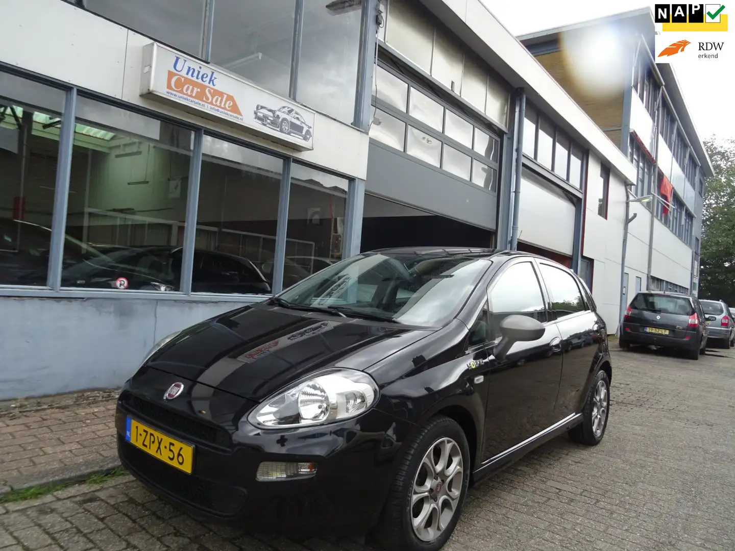 Fiat Punto Evo 0.9 TwinAir Young Zwart - 1