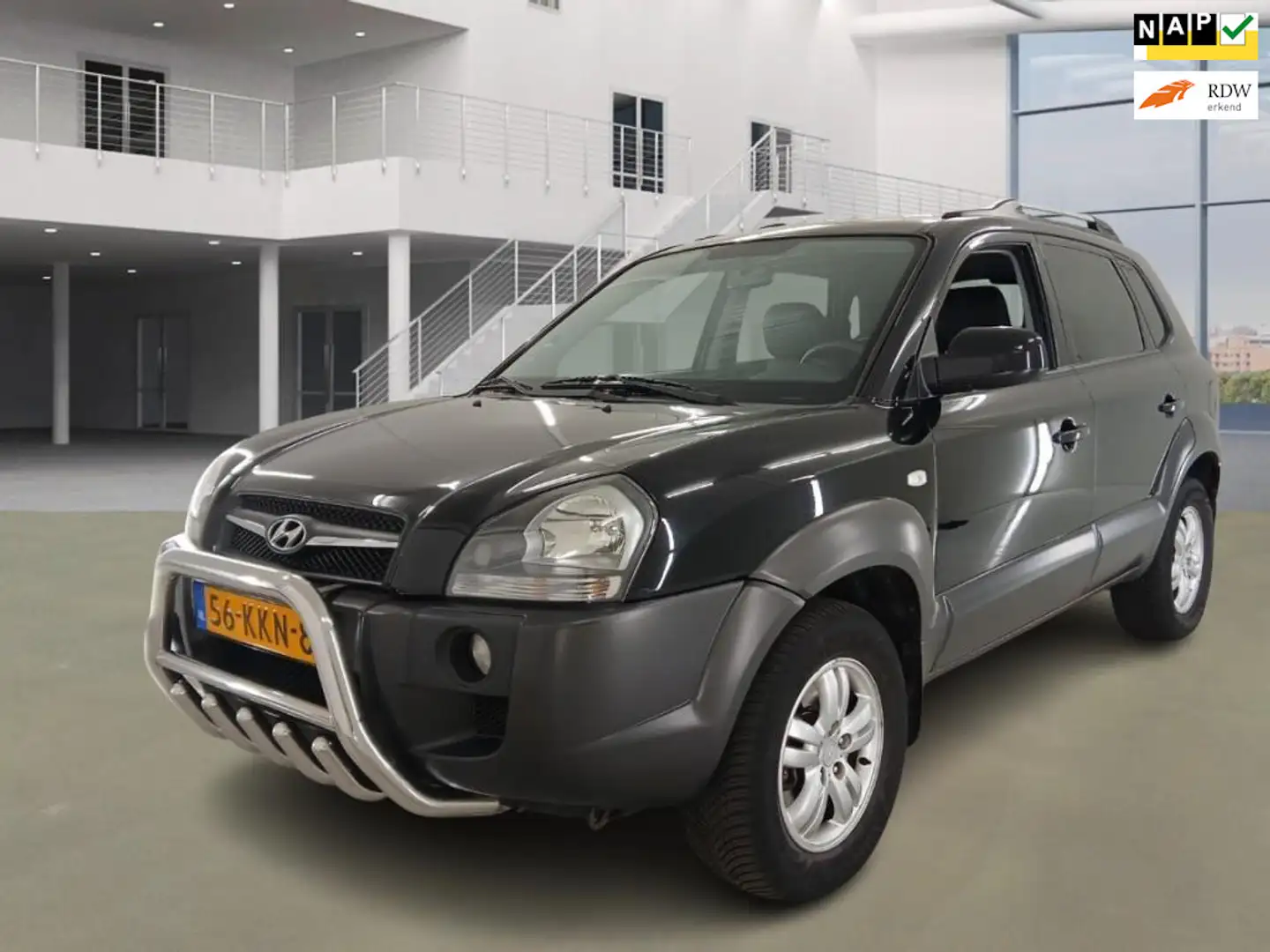 Hyundai TUCSON 2.0i Style|lage km met nap|psensor|stoelverw|leder Zwart - 1