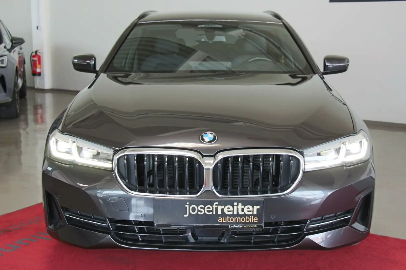 BMW 520 d Touring Aut. AHK/HEAD-UP/KAMERA Grau - 2