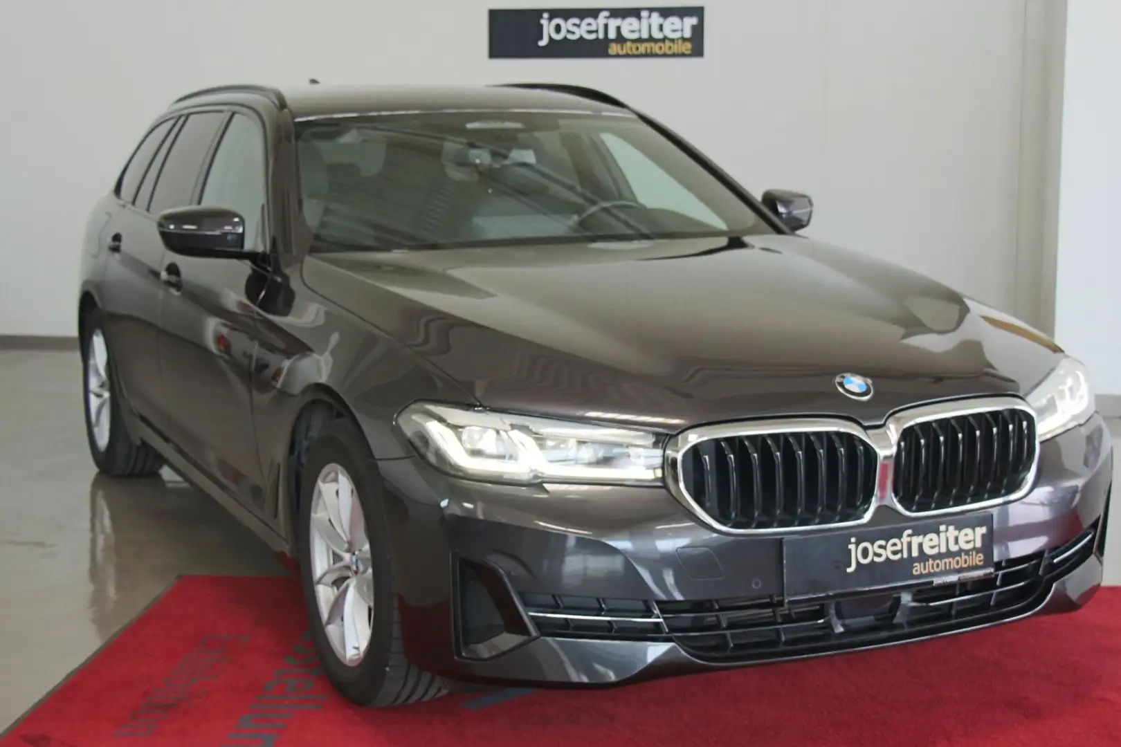 BMW 520 d Touring Aut. AHK/HEAD-UP/KAMERA Grau - 1