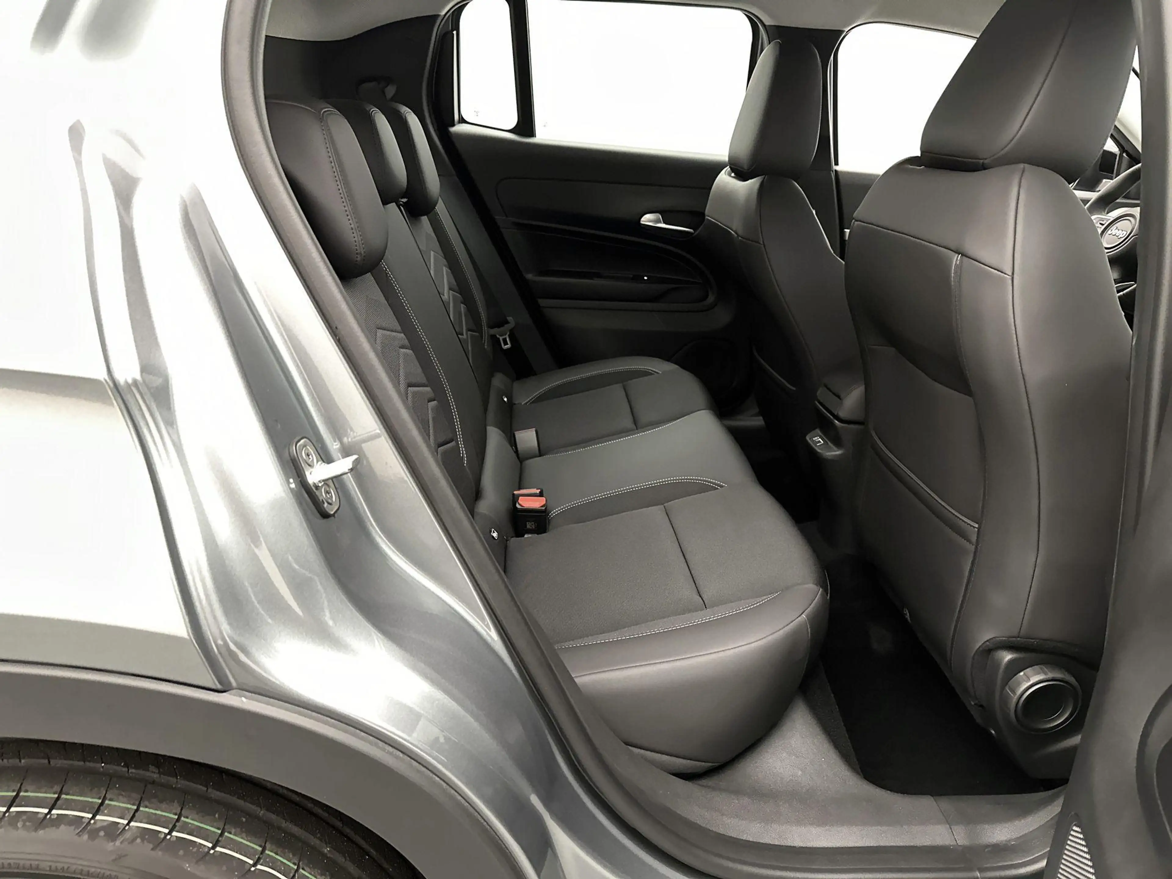 Jeep Avenger SUV Altitude 100 pk Automaat | Navigatie via Apple — photo 14