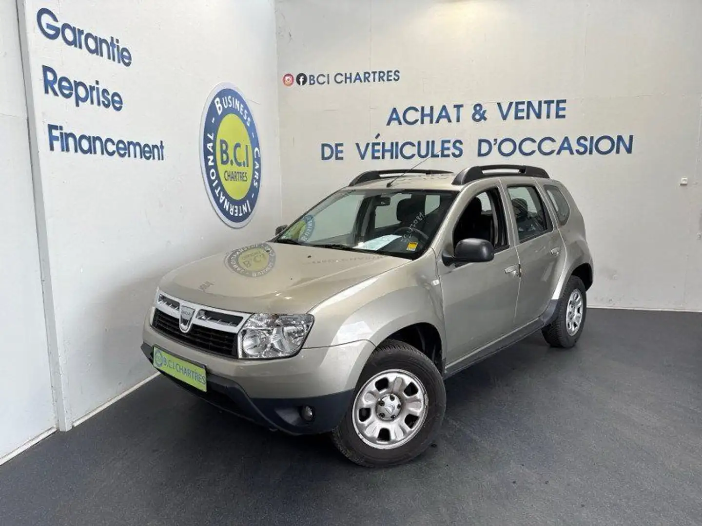 Dacia Duster 1.6 16V 105CH LAUREATE 4X4 Gris - 1