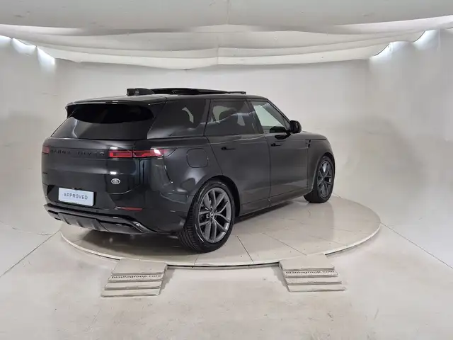 Land Rover Range Rover Sport view 2