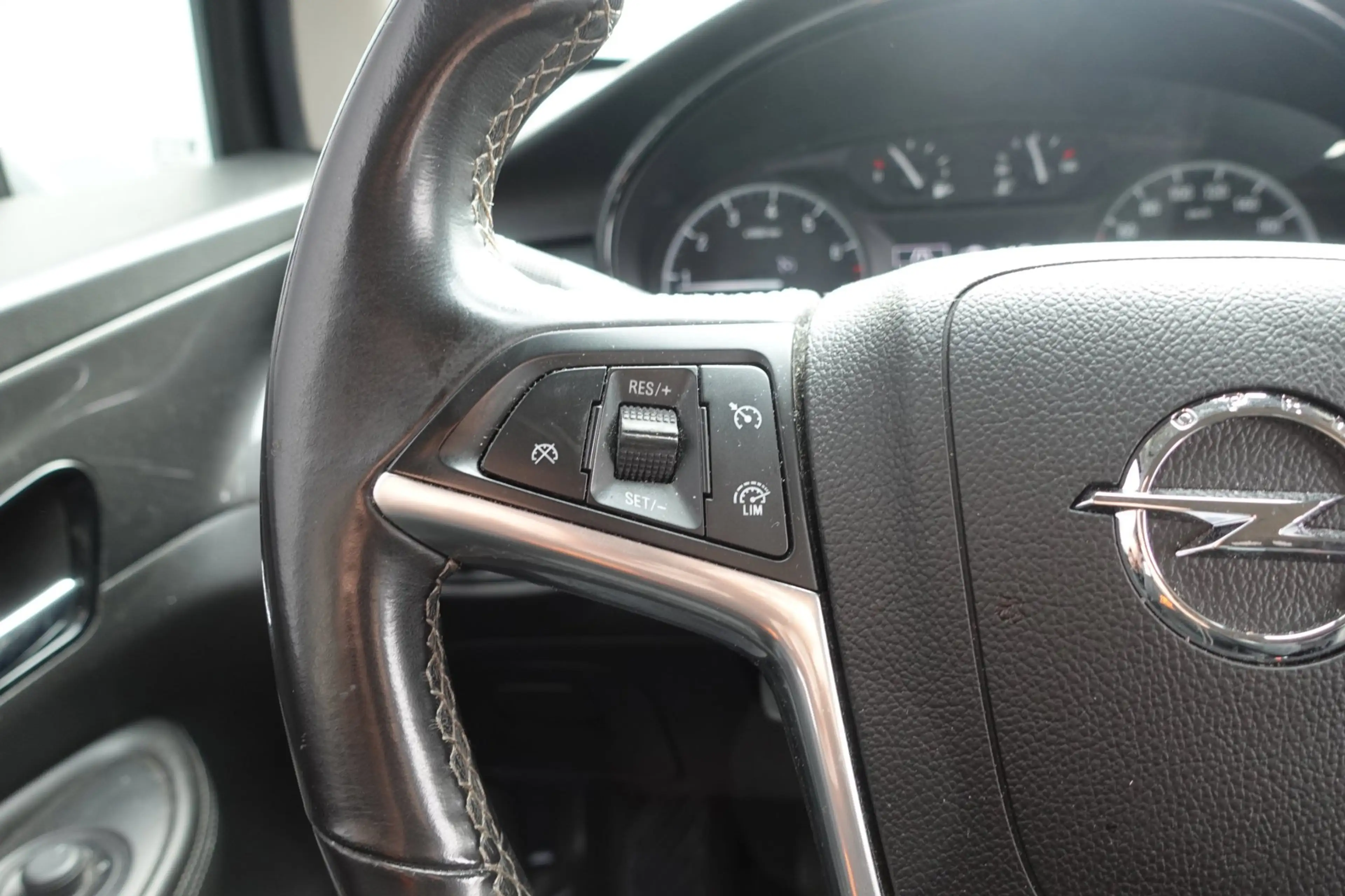 Opel Mokka X 1.4 Turbo Black Edition — photo 11