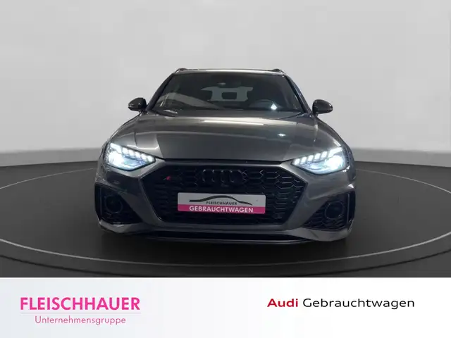 Audi RS4 Avant view 2