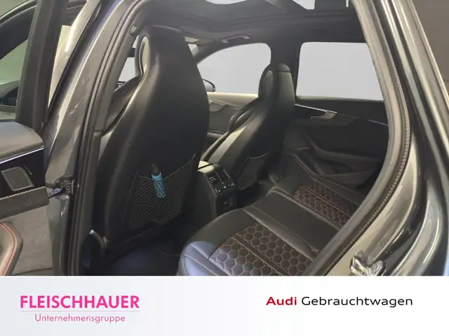 Audi RS4 Avant view 13