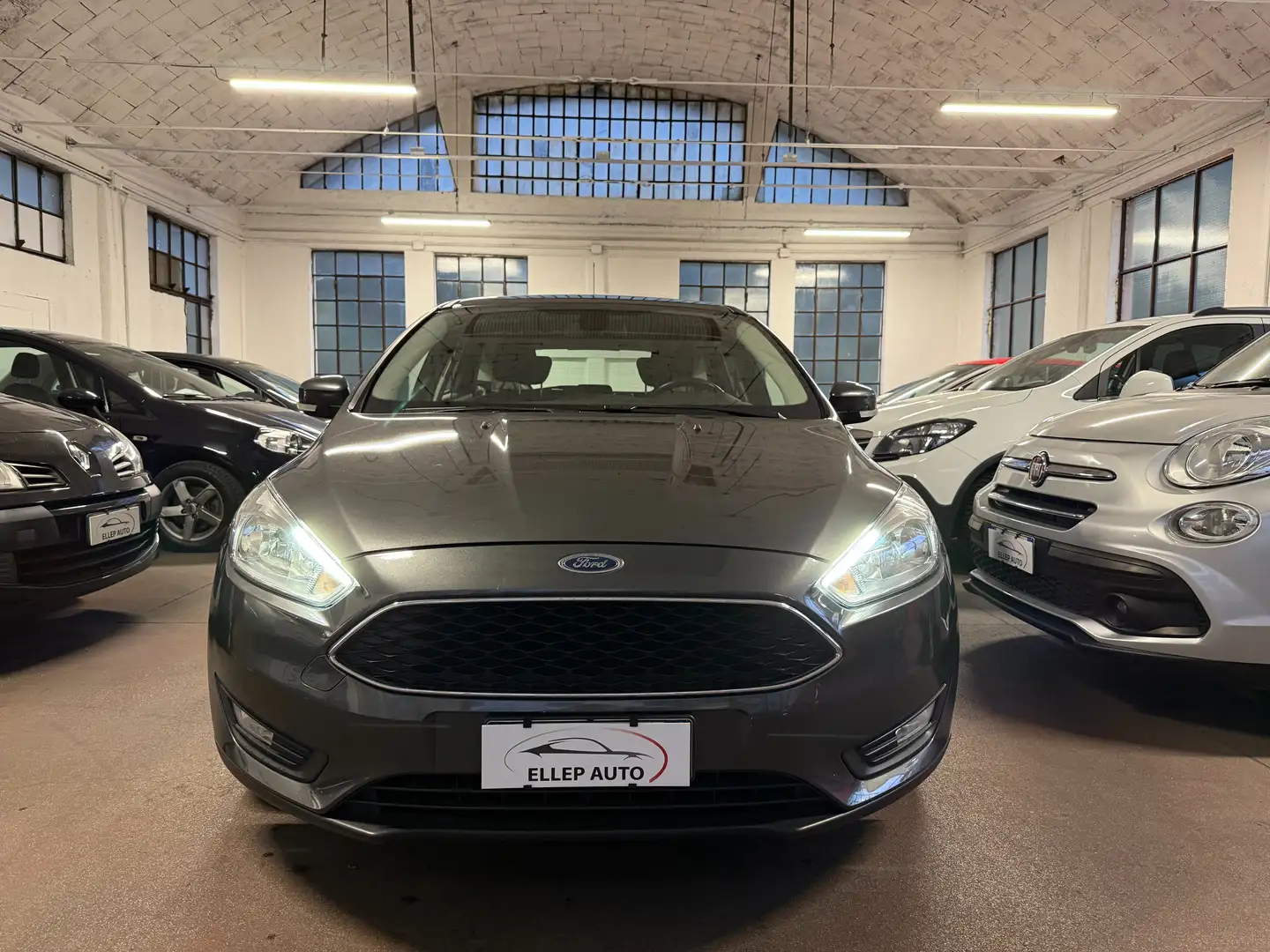 Ford Focus Focus IV 2015 5p 1.0 ecoboost Plus s Gris - 2