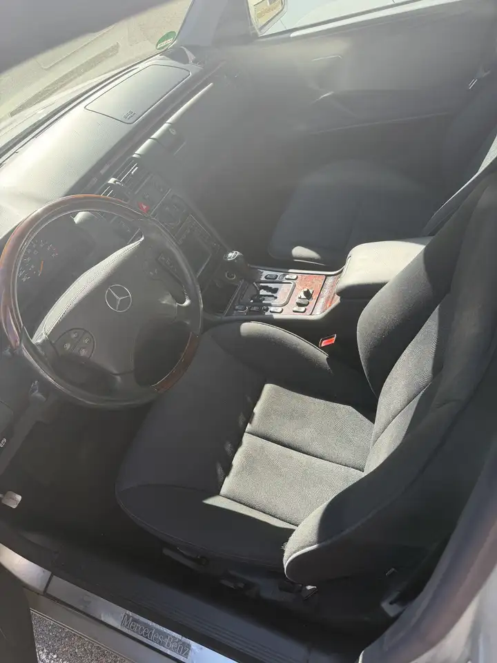 Mercedes-Benz E 280 T 4-Matic Elegance, foto 3