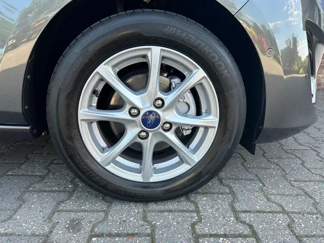 Ford Fiesta view 9
