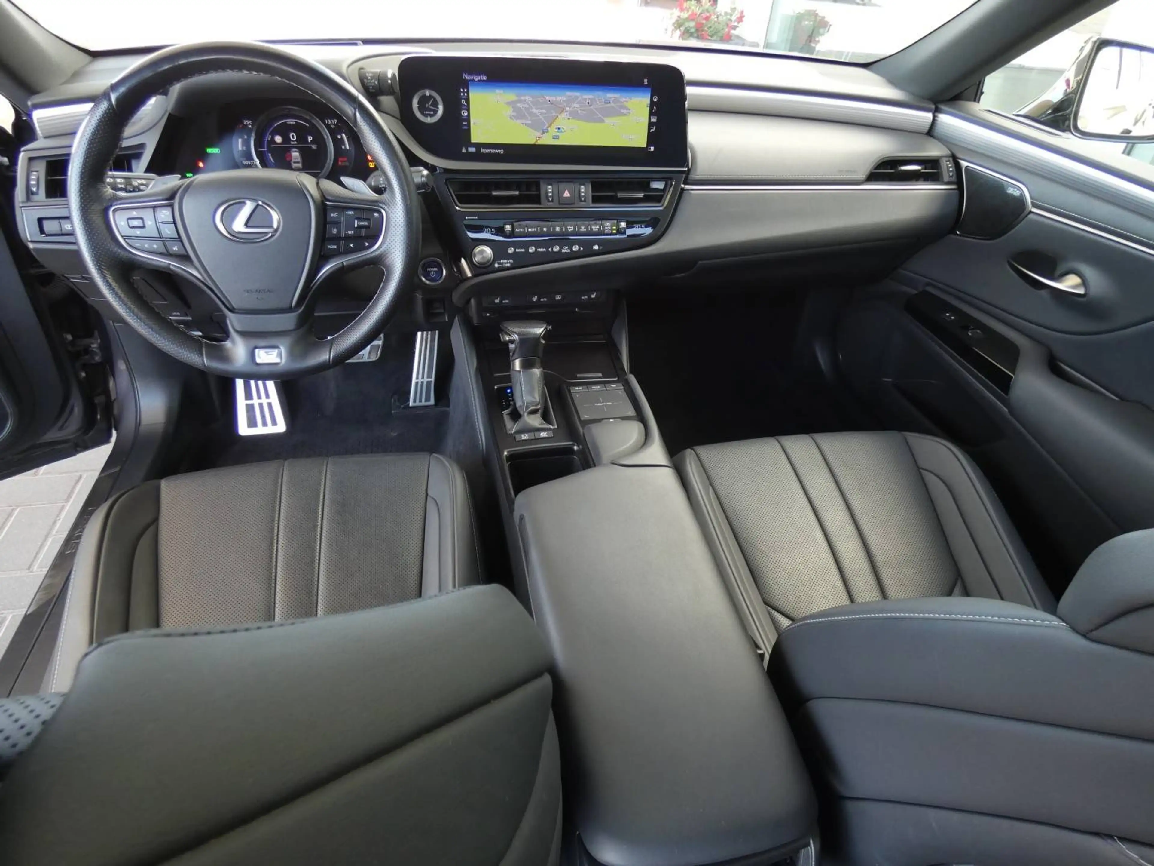 Lexus ES 300 F-SPORT LINE +Open dak +Mark levinson +360°Camera +LEDER +Head-up display +Elektrische koffer +Zetelmemory — photo 12