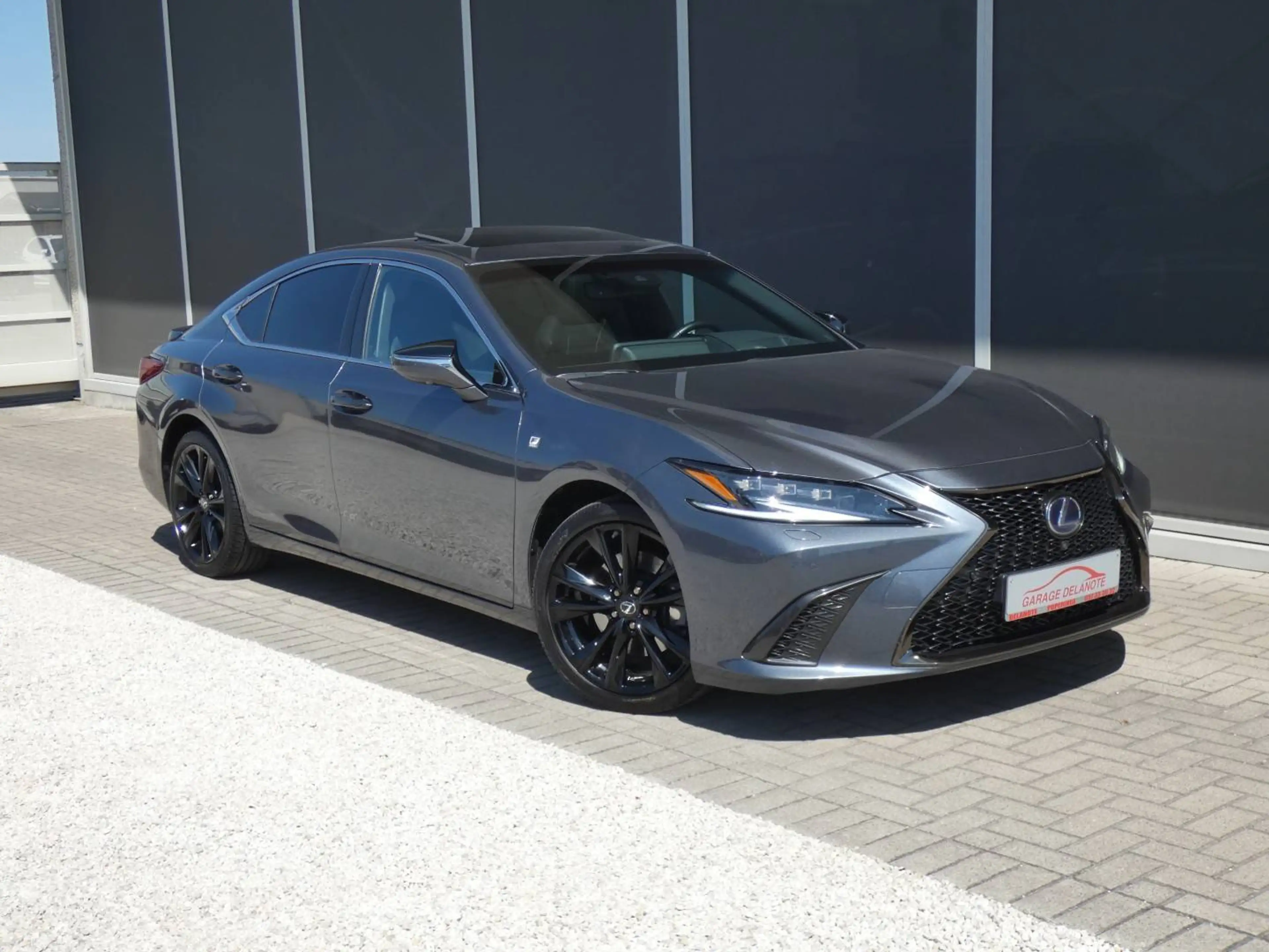 Lexus ES 300 F-SPORT LINE +Open dak +Mark levinson +360°Camera +LEDER +Head-up display +Elektrische koffer +Zetelmemory — photo 3