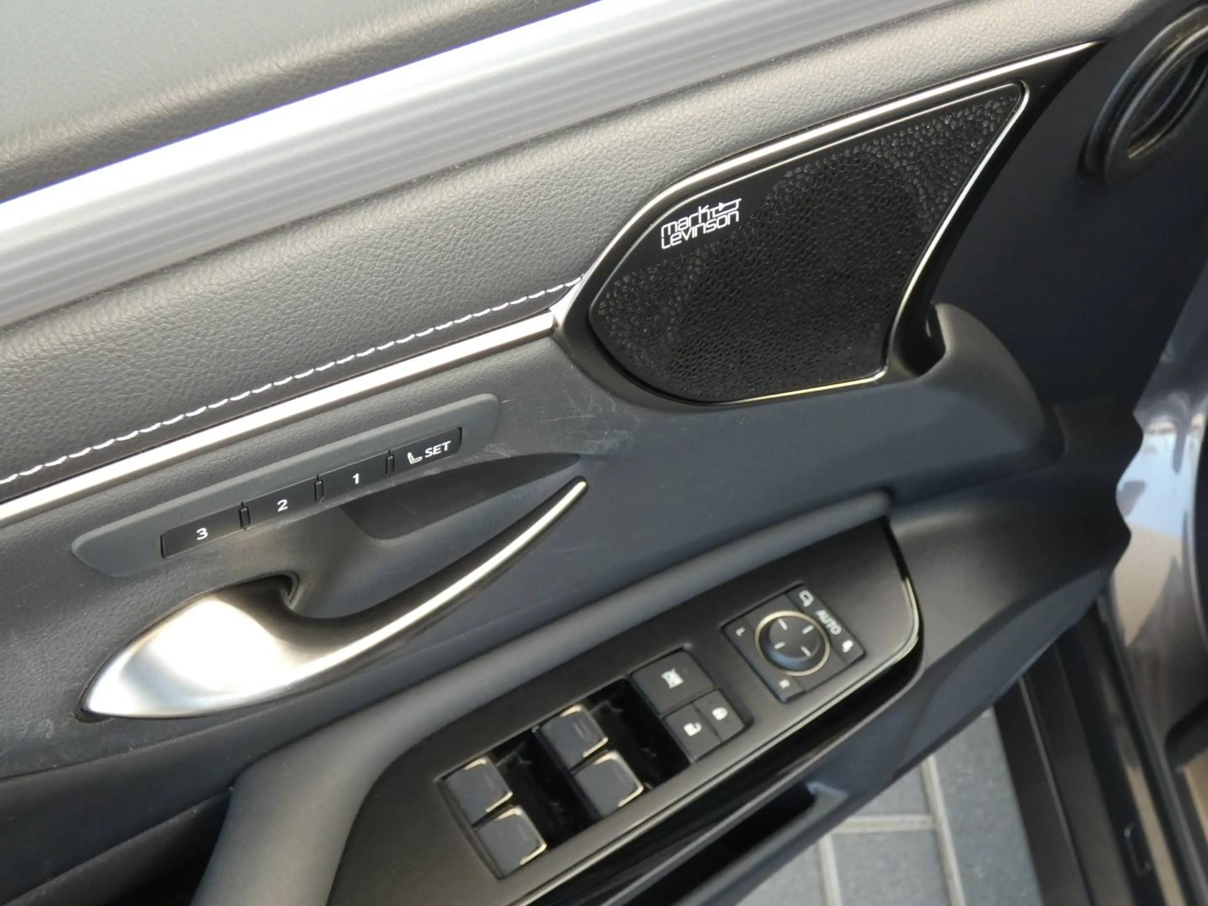 Lexus ES 300 F-SPORT LINE +Open dak +Mark levinson +360°Camera +LEDER +Head-up display +Elektrische koffer +Zetelmemory — photo 10