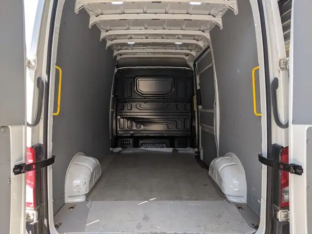 Volkswagen Crafter view 16