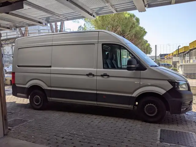 Volkswagen Crafter view 4