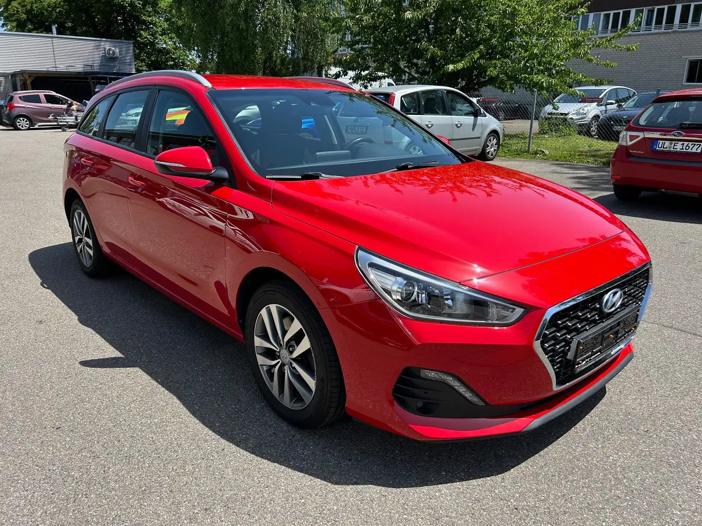 Hyundai i30 Trend, Klima, Navi, Tempomat, Sitzh. Rot - 1