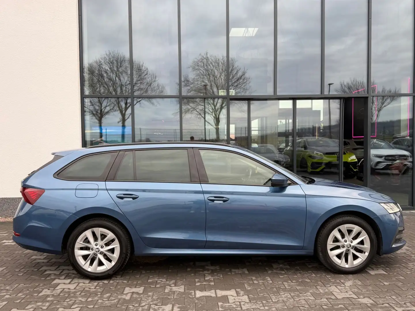 Skoda Octavia Combi 1.5 TSI Navi Bi Xenon Virtual Cock Bleu - 2