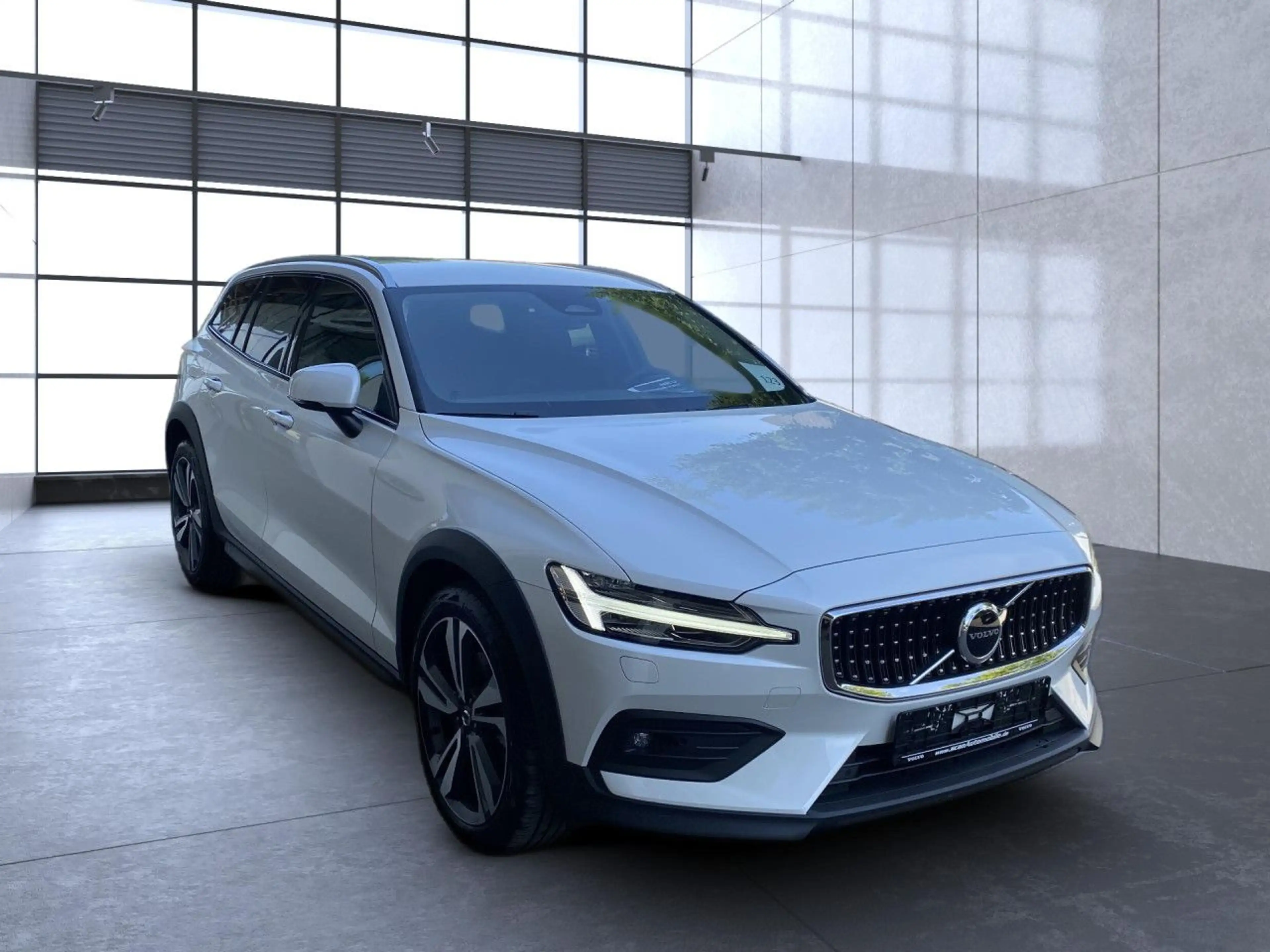Volvo V60 Cross Country V60 CC Plus AWD Bluetooth LED Vollleder Klima — photo 5