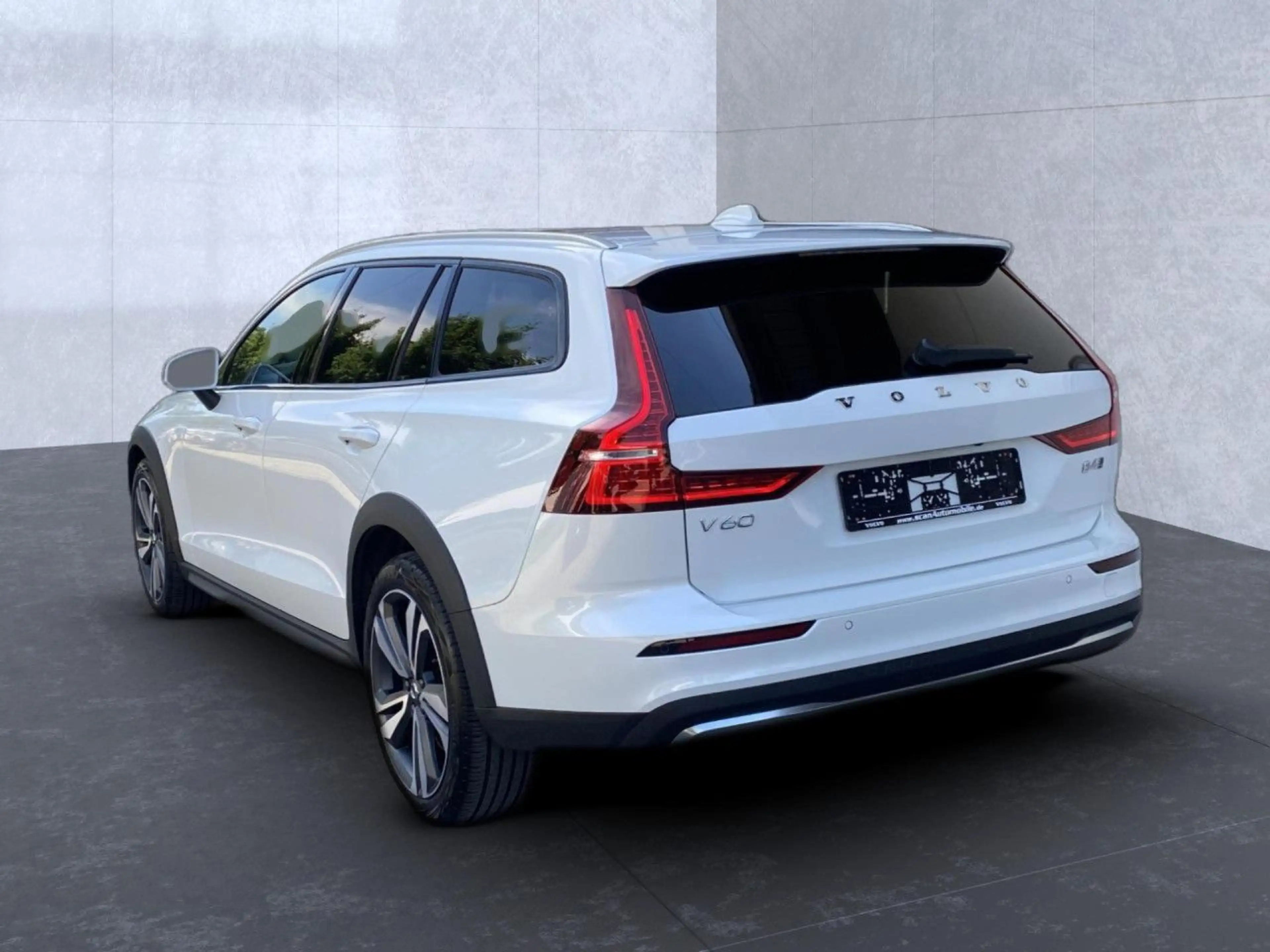 Volvo V60 Cross Country V60 CC Plus AWD Bluetooth LED Vollleder Klima — photo 3