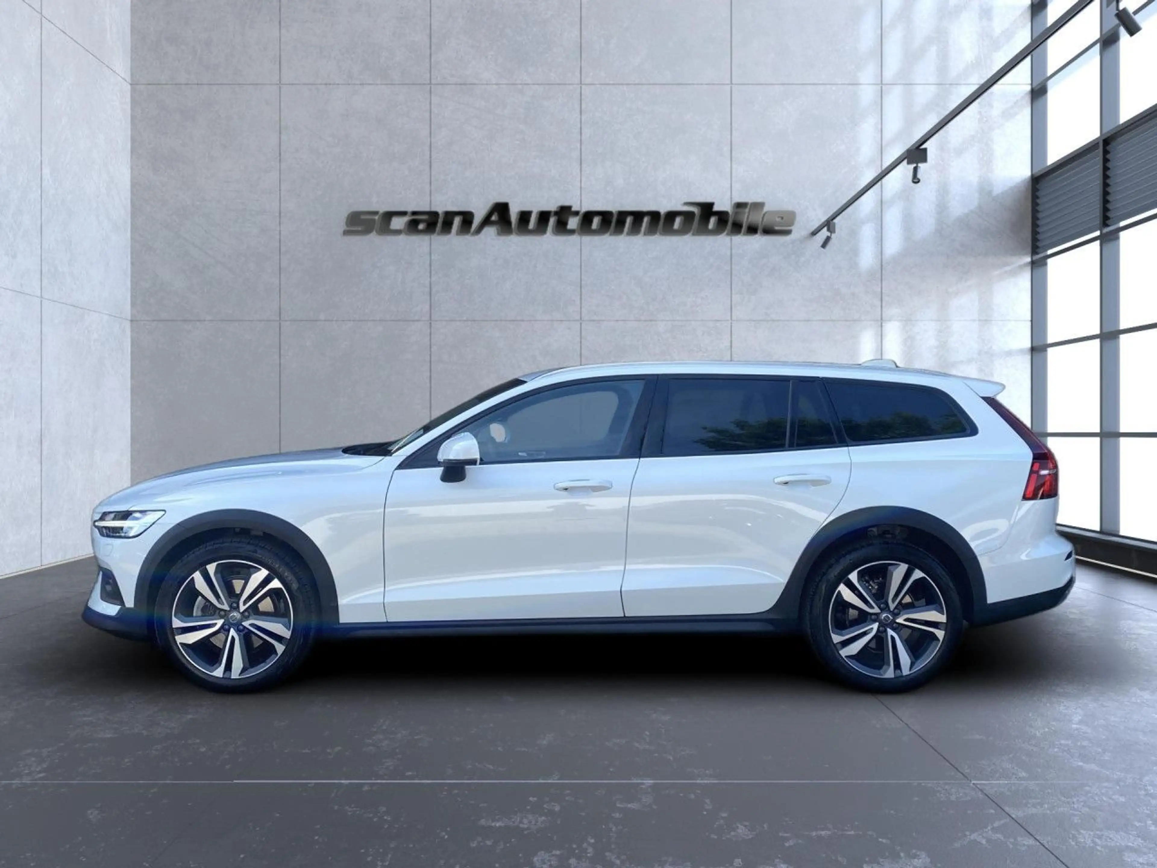 Volvo V60 Cross Country V60 CC Plus AWD Bluetooth LED Vollleder Klima — photo 8