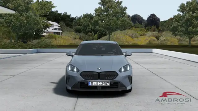 BMW 1 Series view 4