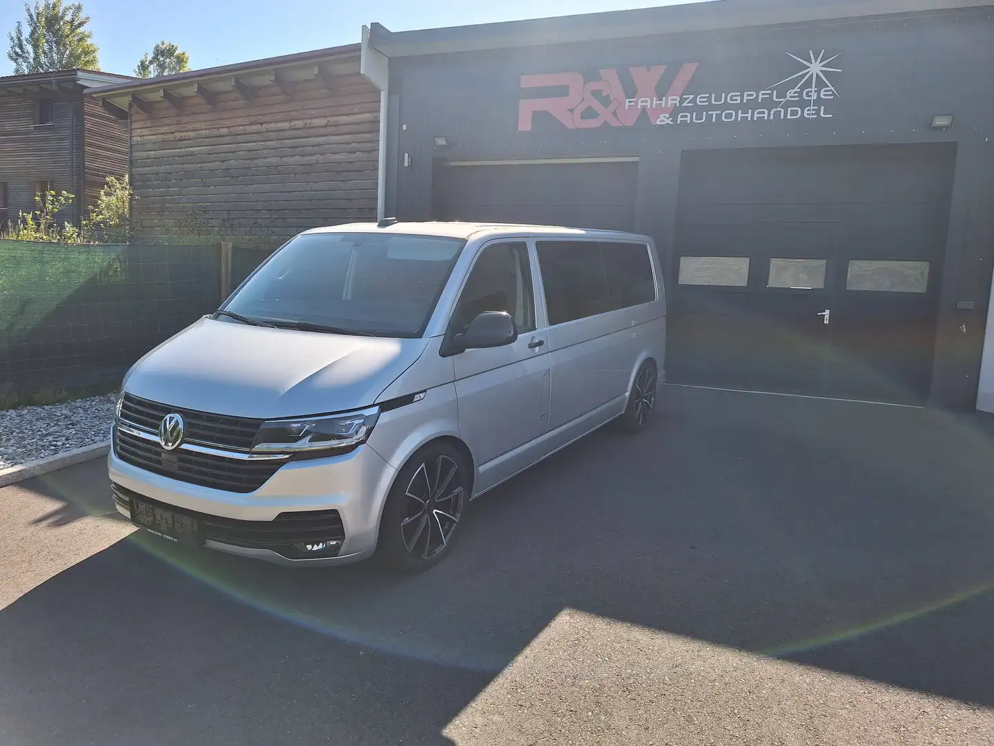 Volkswagen T6.1 Kombi 4MOTION lang Grau - 1