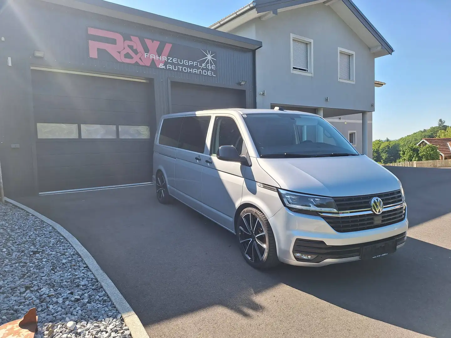 Volkswagen T6.1 Kombi 4MOTION lang Grau - 2