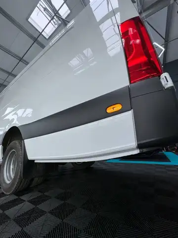 Mercedes-Benz Sprinter view 6