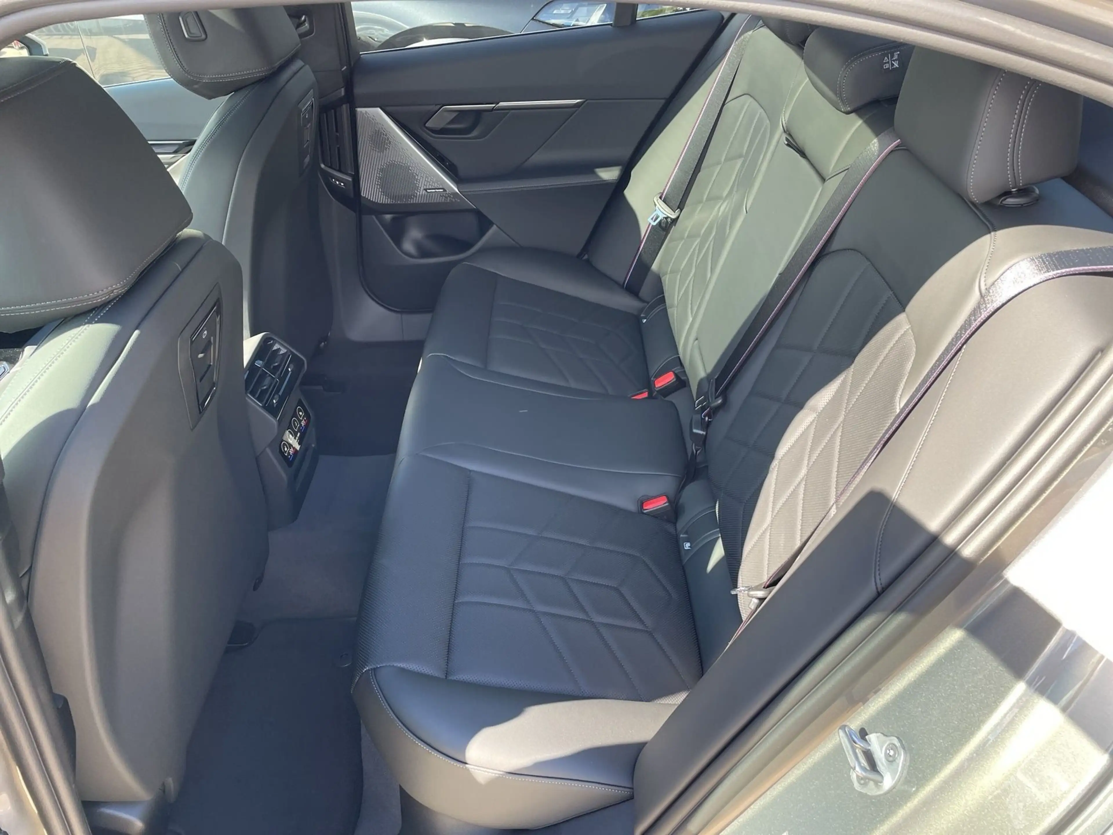 BMW i5 xDrive40 Limousine M Sportpaket Head-Up UPE 99.750 — photo 12