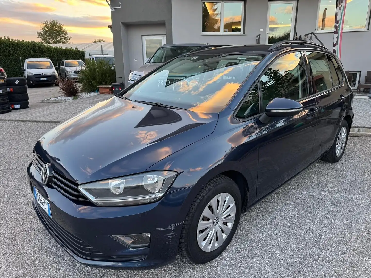 Volkswagen Golf Golf Sportsvan 1.2 TSI Trendline BlueMotion Techno Blauw - 1