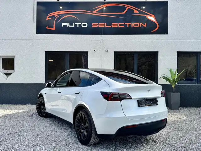 Tesla Model Y view 5