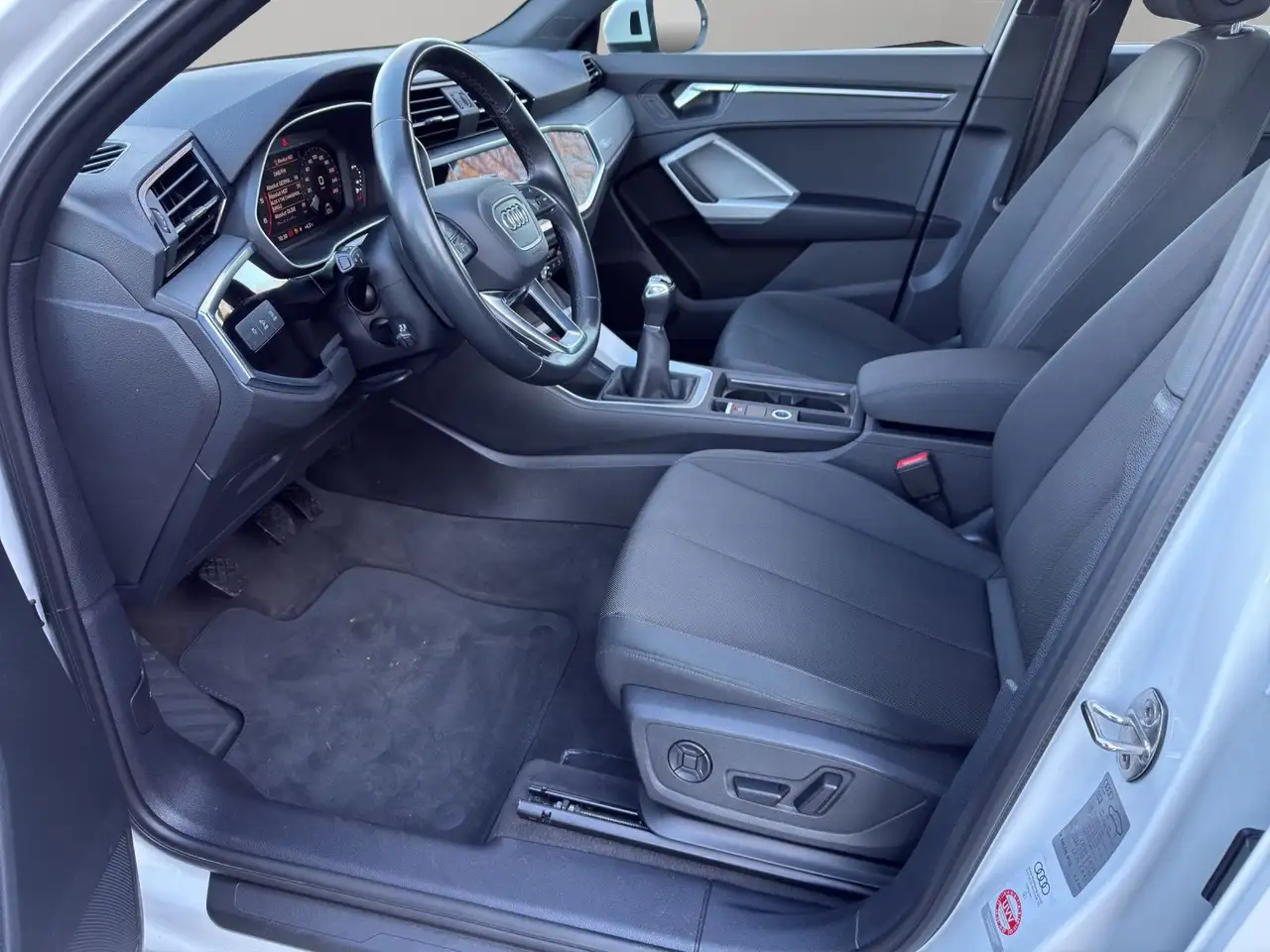 Audi Q3 35 TDI AHK+LED+PANO+KAMERA+SITZHZG 9