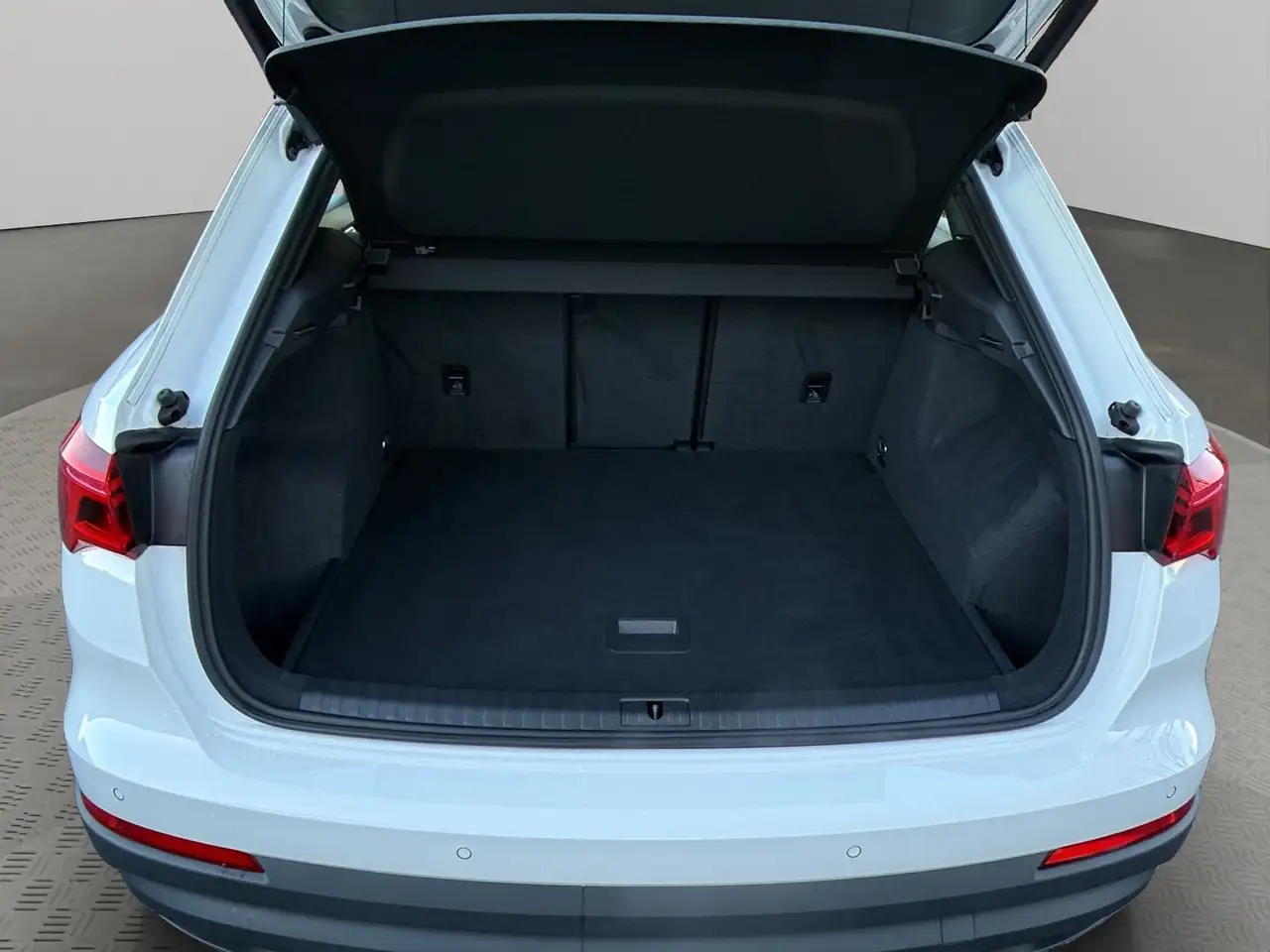 Audi Q3 35 TDI AHK+LED+PANO+KAMERA+SITZHZG 16