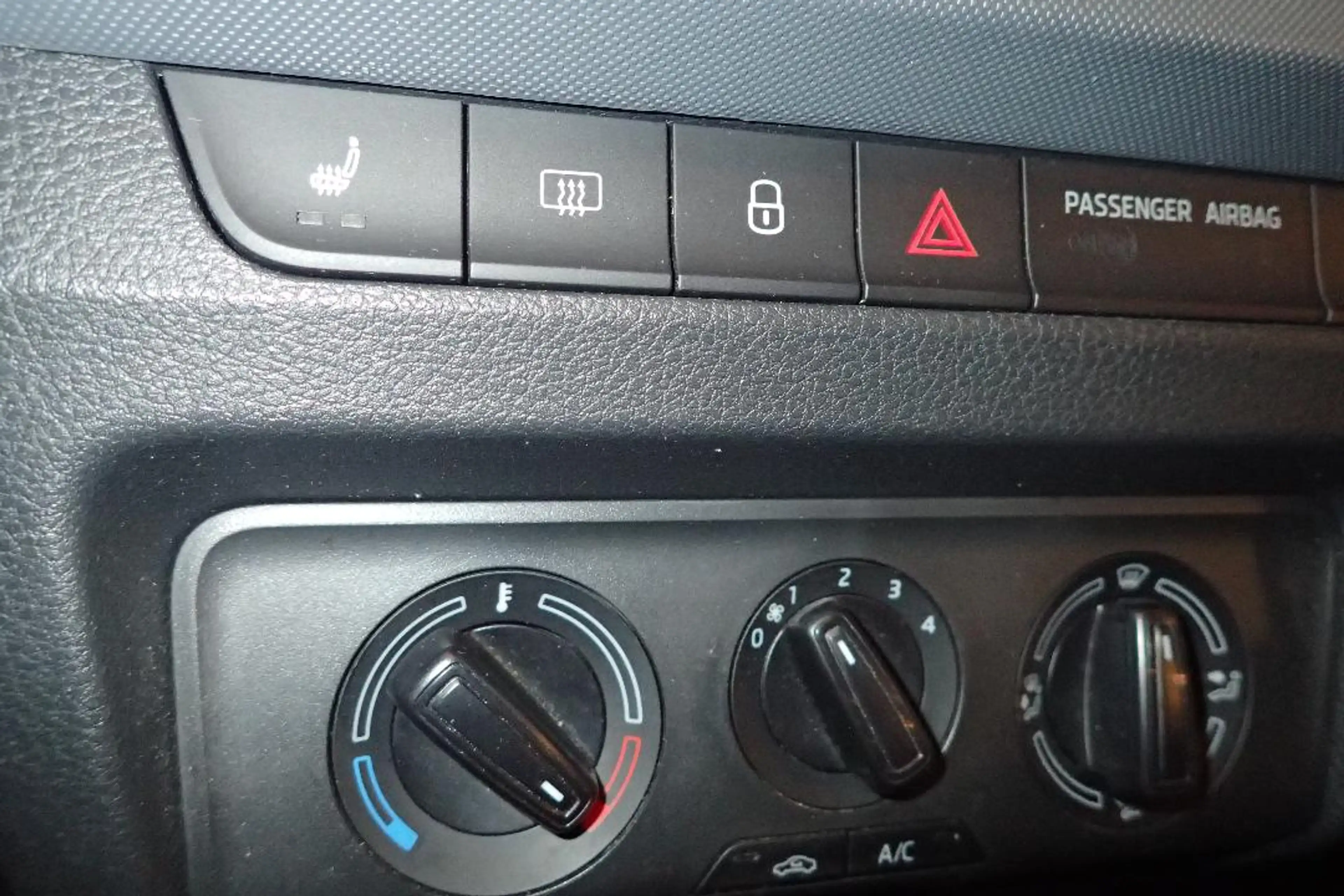 Skoda Fabia Cool Plus TSI KLIMA SITZHEIZUNG AHK PDC ALU — photo 14