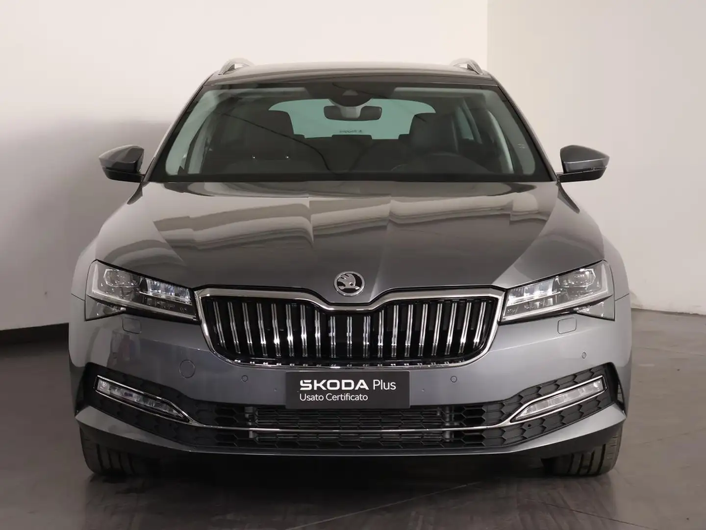 Skoda Superb wagon 2.0 tdi evo style 150cv dsg Gris - 2