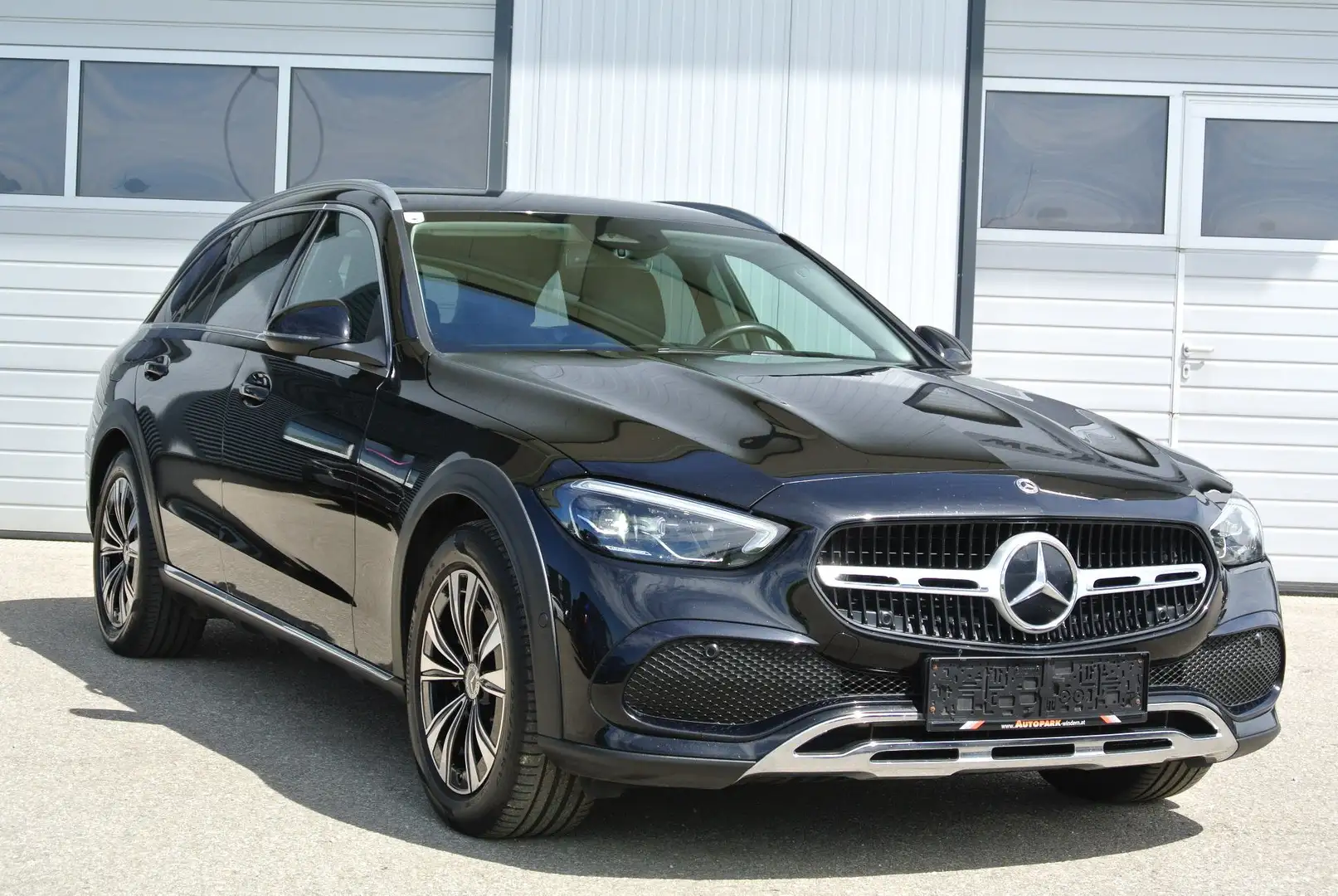 Mercedes-Benz C 220 d Touring All Terrain 4Matic Aut. * LEDER * LED* Schwarz - 1