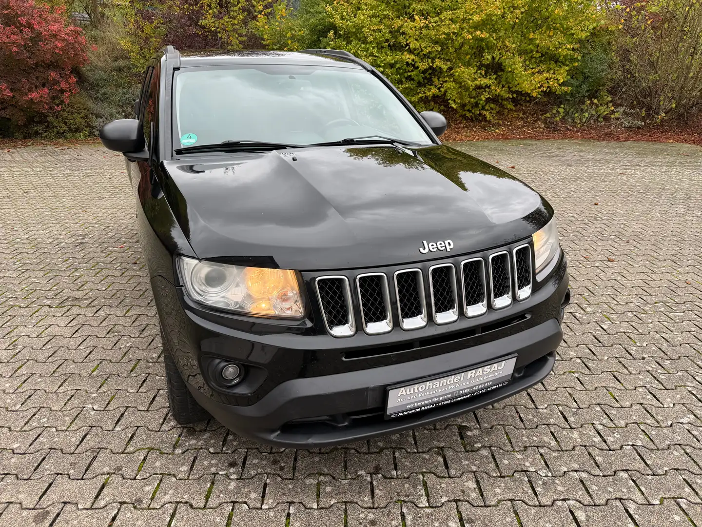 Jeep Compass 2.0 Sport 4x2*KLIMA*ALUFELGEN*SHZ*BRC*AHK Schwarz - 1