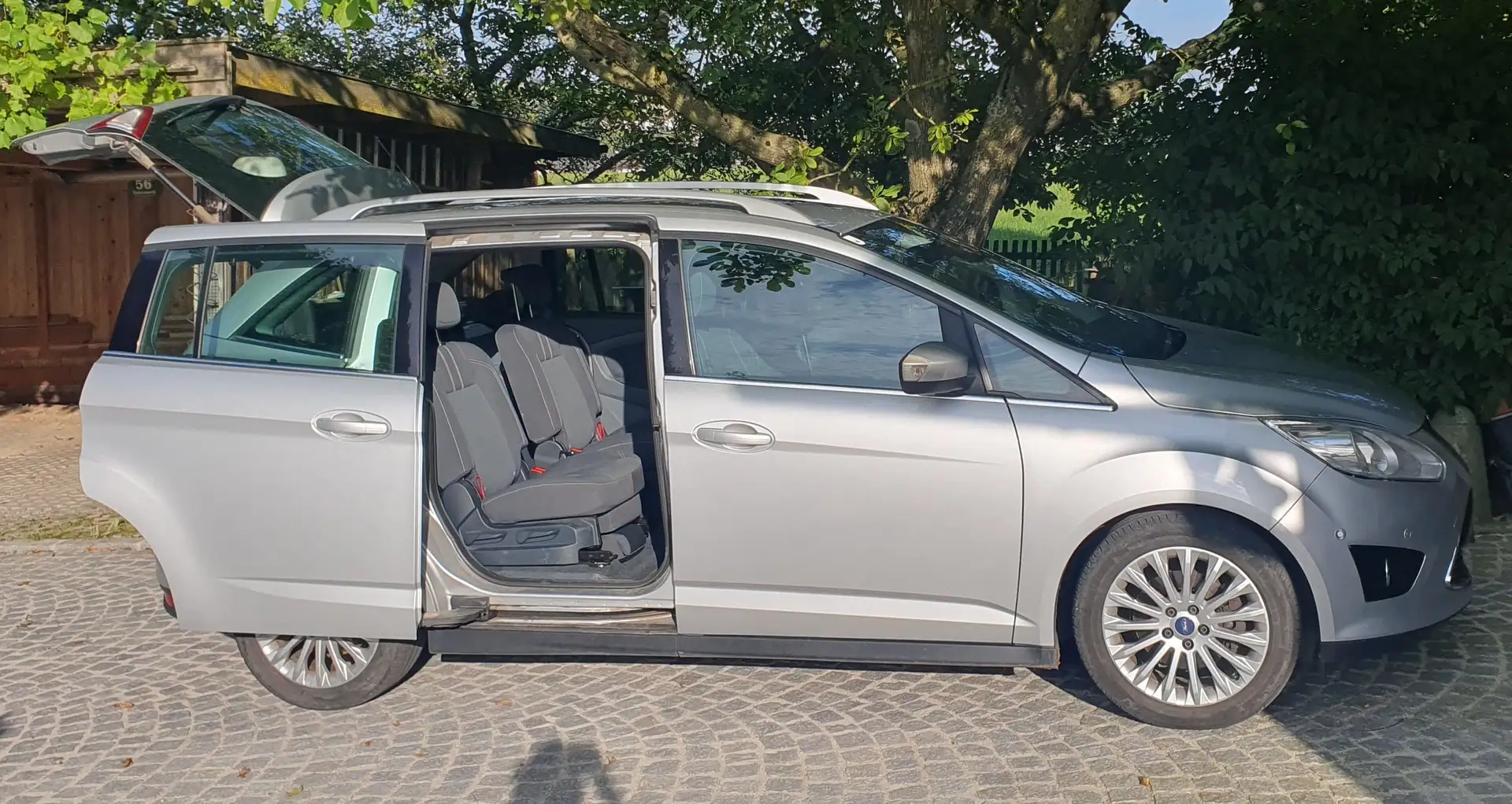 Ford Grand C-Max Grand C-MAX Titanium 1,6 TDCi DPF Titanium Silber - 1