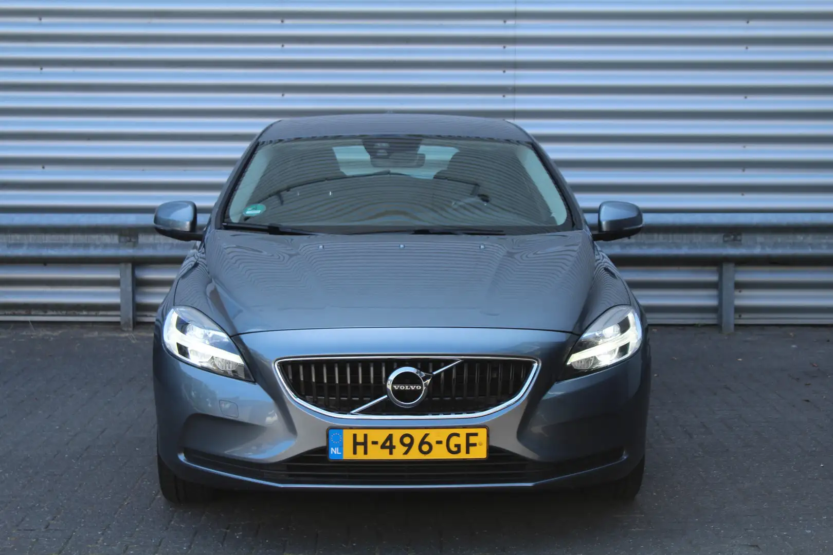 Volvo V40 1.5 T2 123pk Momentum Automaat Clima Cruise Navi C Grijs - 2