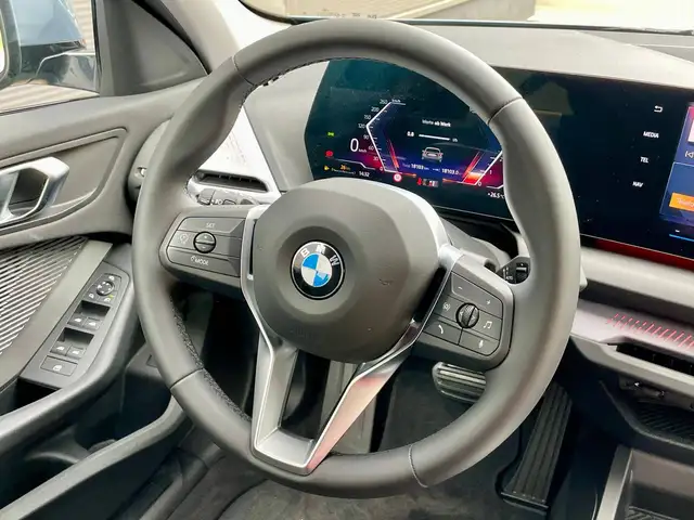 BMW 1 Series view 11