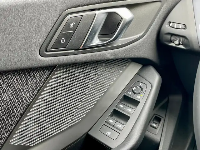 BMW 1 Series view 13