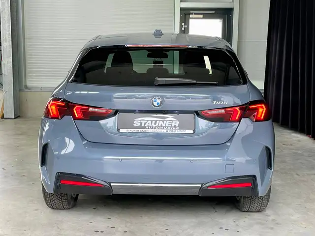 BMW 1 Series view 5