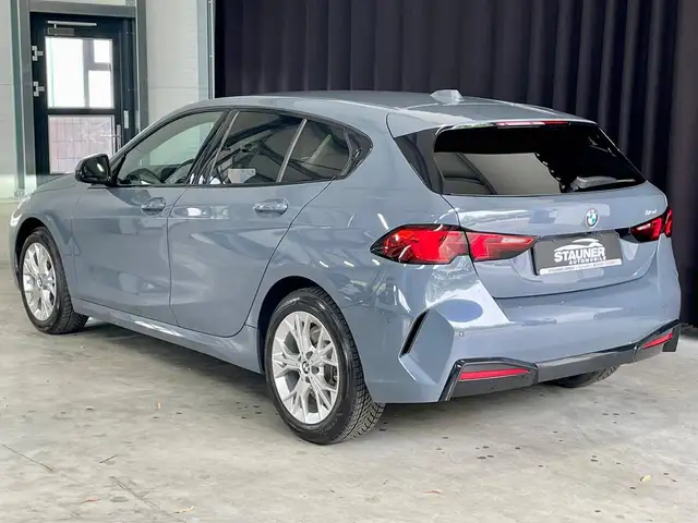BMW 1 Series view 3