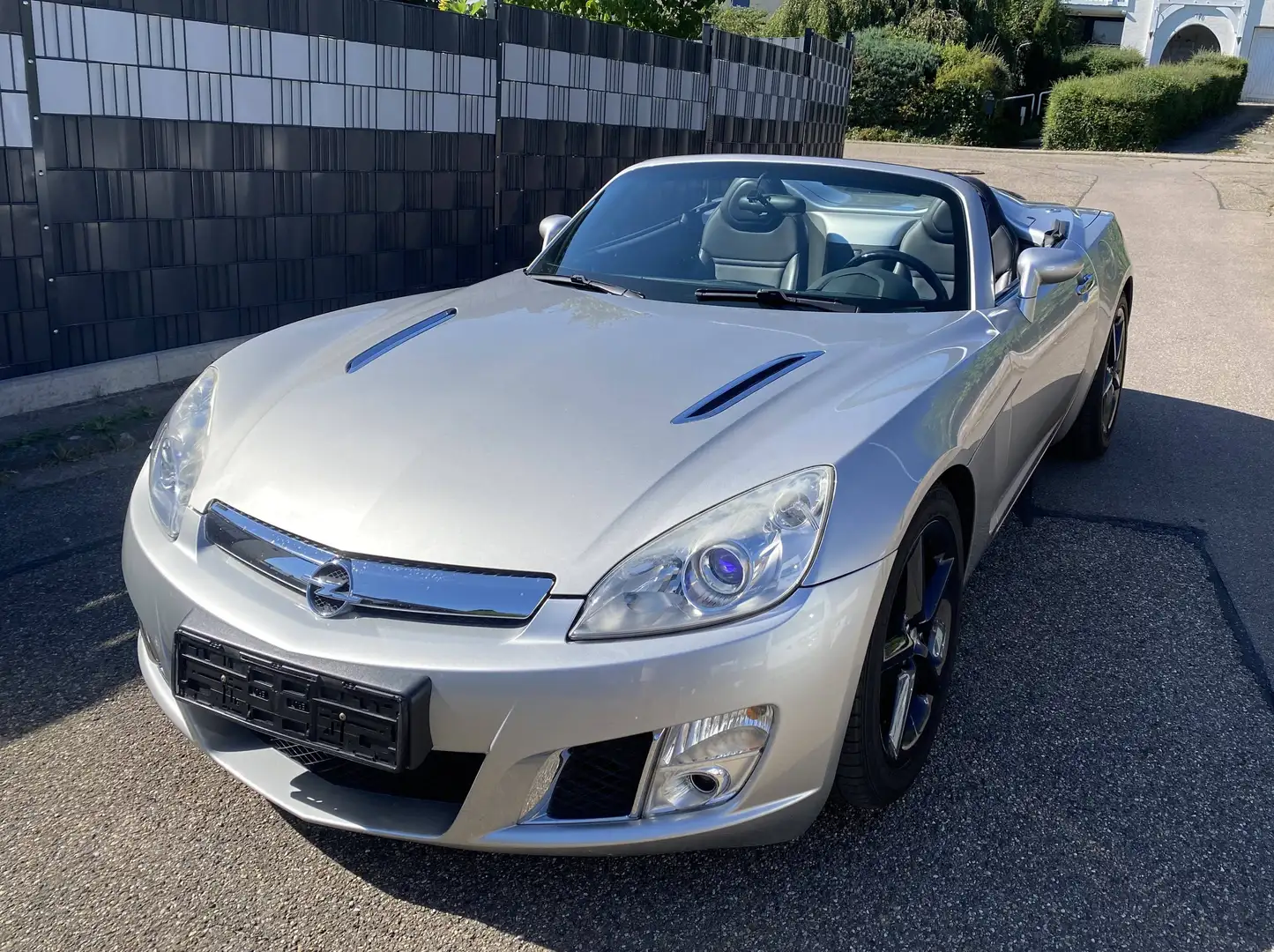 Opel GT 2.0 Turbo - Tuning auf 316 PS - starke Leistung sorgt für großen Fahrspaß Silber - 1