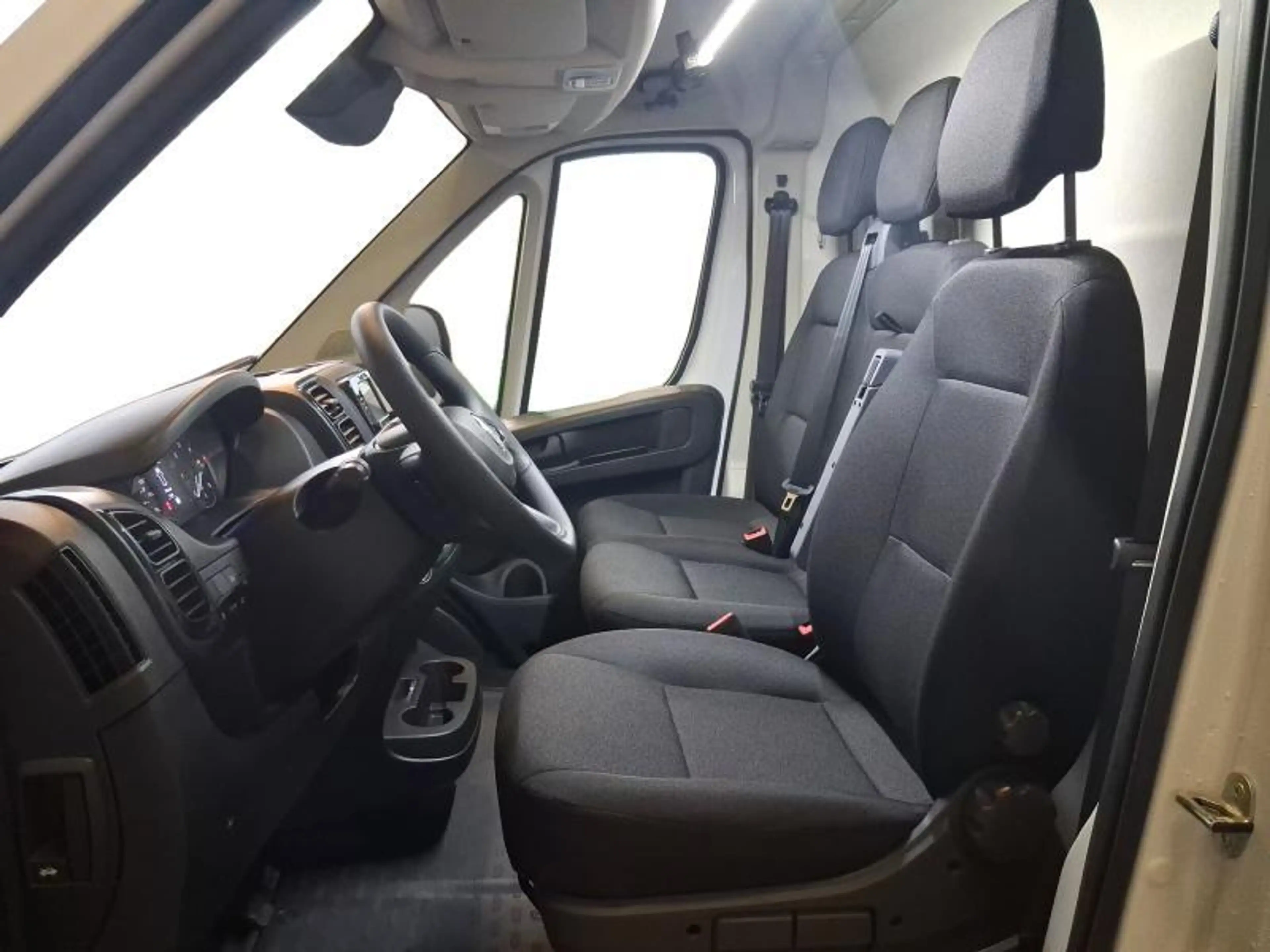 Opel Movano L3H2 — photo 10